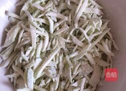 丝瓜鸡蛋饼的做法图解1