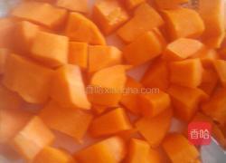 胡萝卜橙汁的做法图解1