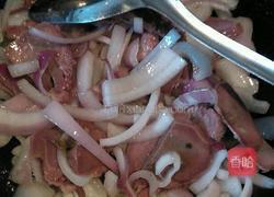 洋葱炒囗条的做法图解3
