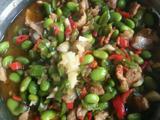 毛豆炒肉的做法[图]