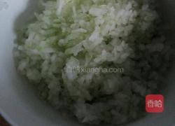 冬瓜馅蒸饺的做法图解1