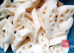 莲藕花生骨头汤的做法图解1