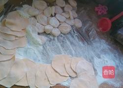 牛肉胡萝卜馅、猪肉香菇馅饺子的做法图解5