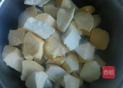 拔丝地瓜的做法图解1