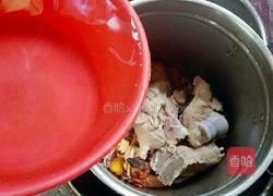 猪骨祛湿汤的做法图解4