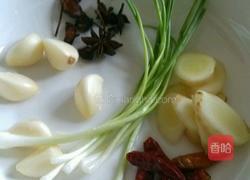 香菇板栗炖鸡的做法图解4