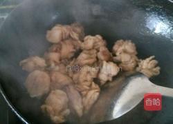 香菇板栗炖鸡的做法图解5