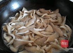 炒鲜蘑的做法图解2