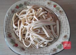 豆皮炒韭菜的做法图解1