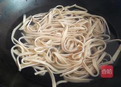 豆皮炒韭菜的做法图解2