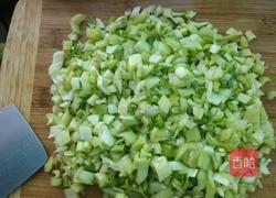 猪肉青菜香菇饺的做法图解2