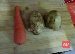 凉拌土豆胡萝卜的做法图解1