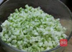 西葫芦水煎包的做法图解1