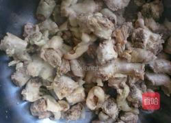 巧炖鸡脖的做法图解1