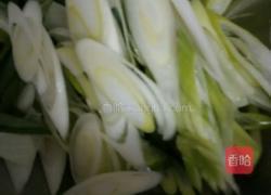 葱爆牛肉的做法图解1