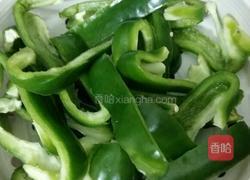 鸭翅炒灯笼椒的做法图解1