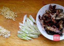 葱爆牛蹄筋的做法图解1