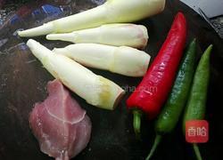 双椒瘦肉炒茭白的做法图解1