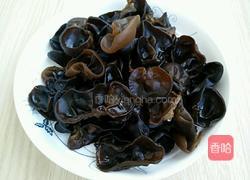 木耳炒肉的做法图解1