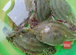 蚝油闷蟹的做法图解1