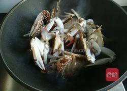蚝油闷蟹的做法图解3