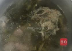 酸菜粉肠汤的做法图解7
