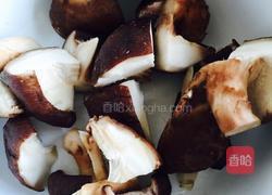 鸭腿烧香菇海带的做法图解3