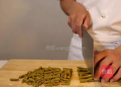 酸豆角炒鸡胗的做法图解1
