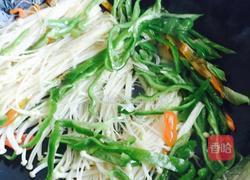 金针菇炒青椒的做法图解4