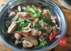 爆炒草菇三层肉的做法图解5