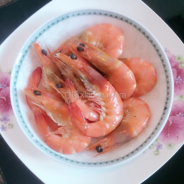 海虾灼熟沥干水份