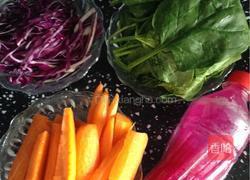 梦幻彩色饺子的做法图解1