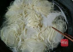 西红柿木耳瘦肉汤面的做法图解5