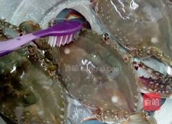 姜葱炒花蟹的做法图解1