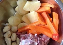 紅蘿蔔土豆湯的做法图解2