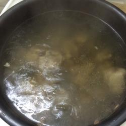 青橄榄炖排骨汤的做法[图]