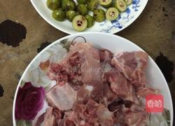 青橄榄炖排骨汤的做法图解1
