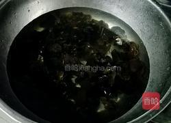 木耳炒瘦肉的做法图解1