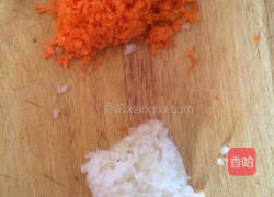 香菇鸡肉饼的做法图解1