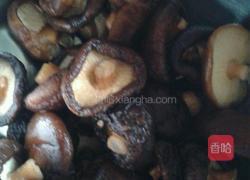 玉米菇鸡汤的做法图解3