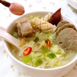 鱿鱼排骨汤面的做法[图]