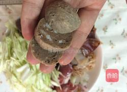 鱿鱼排骨汤面的做法图解2