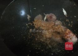 鱿鱼排骨汤面的做法图解4