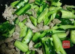 手拍黄瓜炒肉片的做法图解6