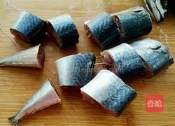 茄汁罐頭魚的做法圖解1