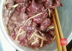 草菇炒牛肉的做法图解2