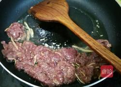 草菇炒牛肉的做法图解5