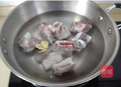 腊骨萝卜汤的做法图解4