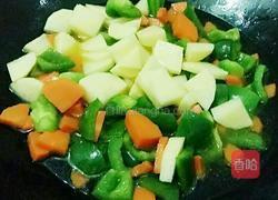 甜椒胡萝卜焖土豆的做法图解7