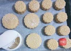 白莲蓉蛋黄广式月饼的做法图解11